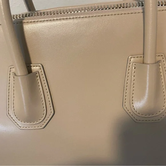 🌟SOLD🌟 Gorgeous EUC MEDIUM ANTIGONA in NUDE! - Picture 13 of 15